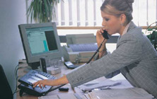 P02) ABOUT US (B+W+S) (WOMAN) P02) ABOUT US (B+W+S) (WOMAN)