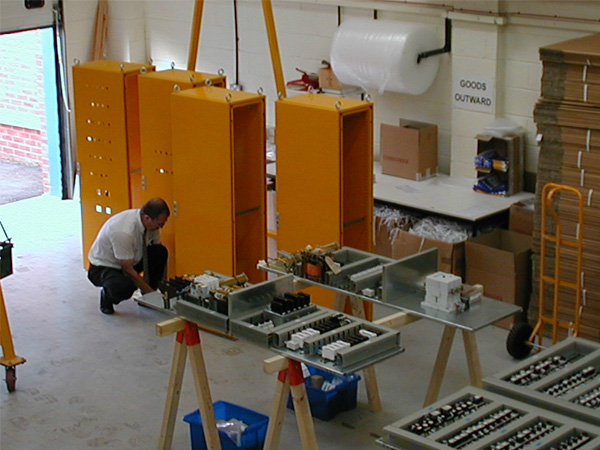 P07) CUBICLE PREP (B+W+S) (WIF 1 ROY) P07) CUBICLE PREP (B+W+S) (WIF 1 ROY)